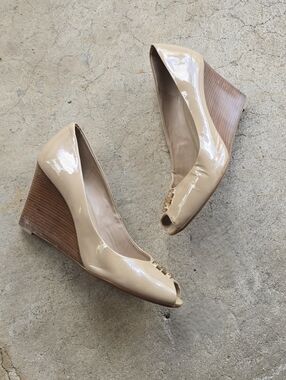 Tory Burch Pep Toe Patent Leather Classic Wedge Heels Size 9